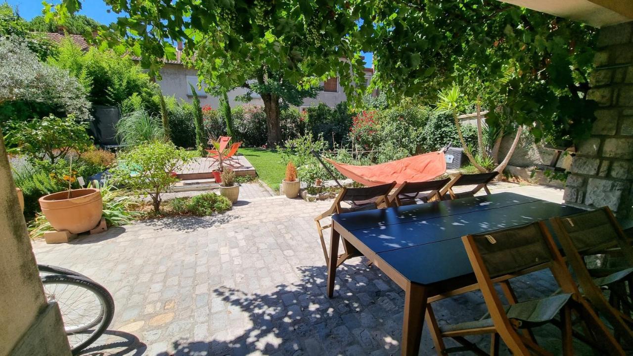 Lumineux Avec Acces Jardin Et Piscine Chauffee *